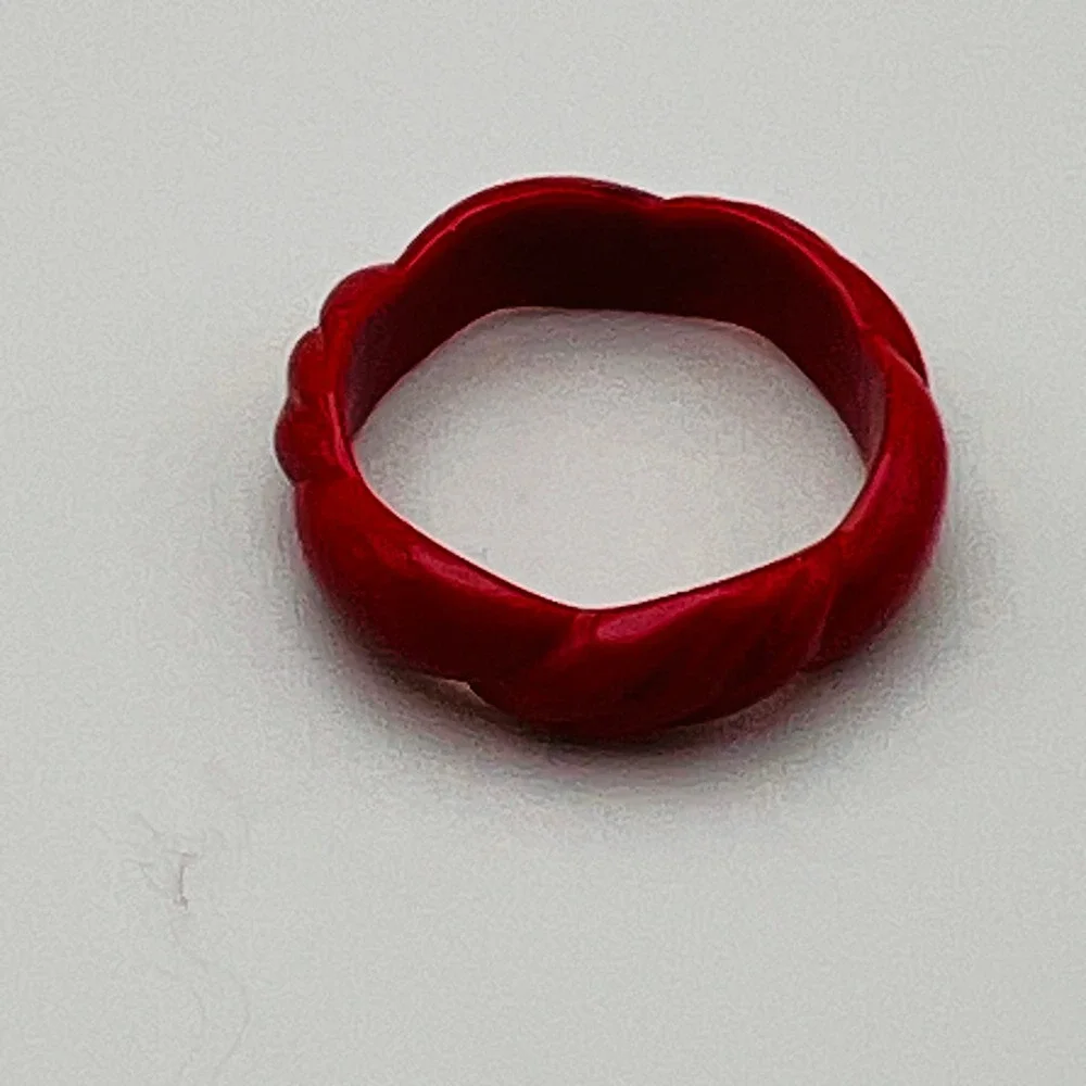 Vintage Red Resin Lucite Twisted Rope Band Ring Women Size 6 Chunky Bold Retro